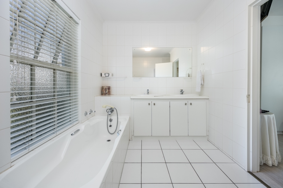 3 Bedroom Property for Sale in Zevenwacht Farm Village Western Cape